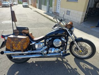 Yamaha 650cc Custom Cruiser Negra y Marrón