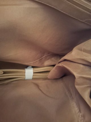 Bolso Beige con Detalle Peludo