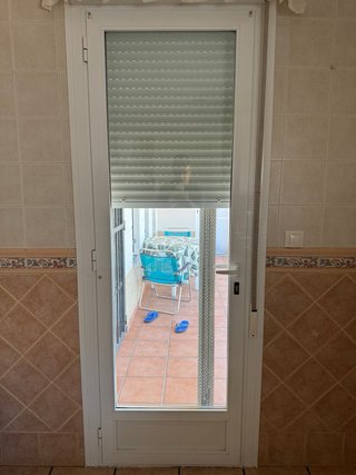2 Puertas Aluminio con Persiana y Reja