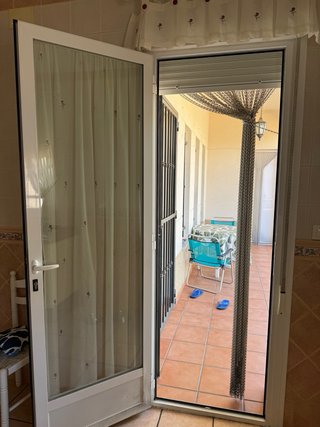 2 Puertas Aluminio con Persiana y Reja