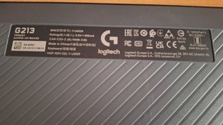 Teclado Gaming RGB Logitech G213 (falta pata)