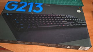 Teclado Gaming RGB Logitech G213 (falta pata)