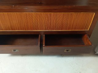 Baúl de madera con cajones