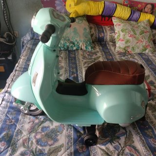 Vespa eléctrica infantil color verde