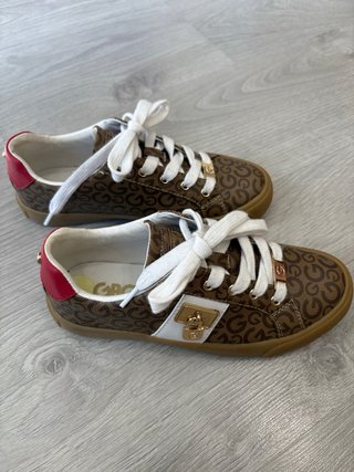 Zapatillas Guess Originales Marrones y Doradas