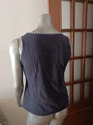Camiseta sin mangas bordada deportiva