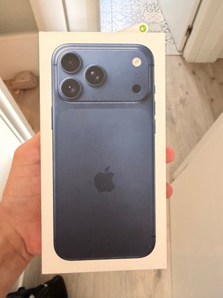 iPhone 17 Pro Max Azul, usado como nuevo.