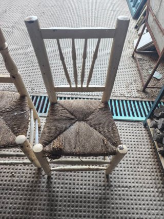Juego de 4 sillas de pueblo de madera