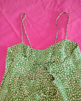 Vestido Zara verde con estampado blanco