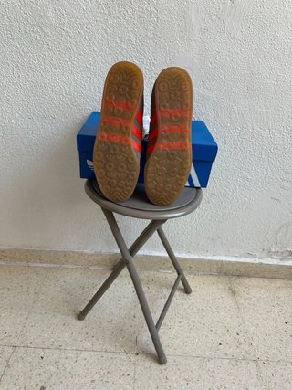 Zapatillas Adidas Marrones y Rojas