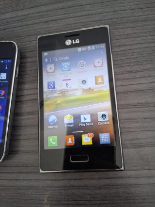 3 móviles antiguos LG y Samsung