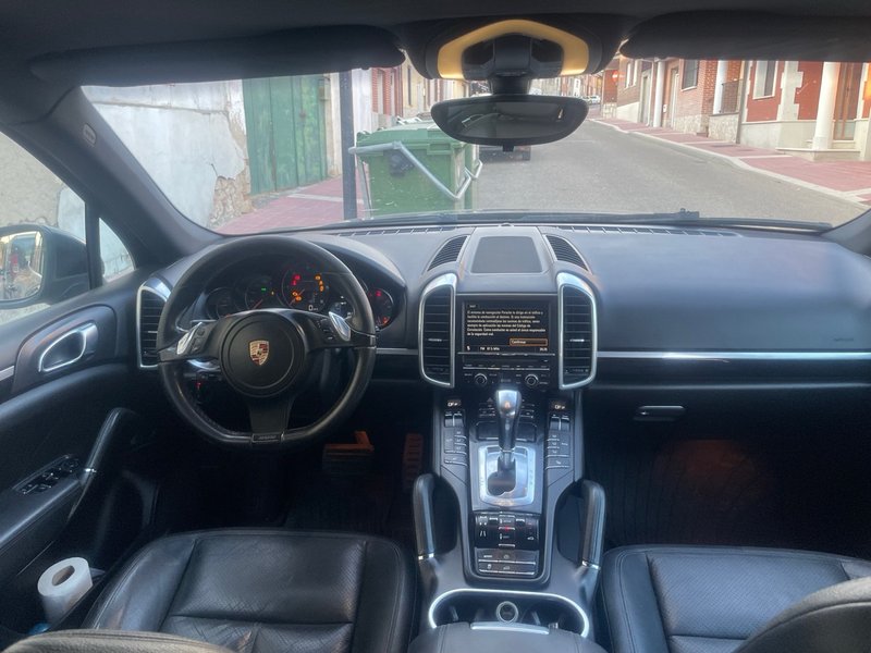 Porsche Cayenne 2012 - foto 1