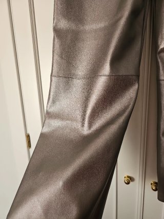 Pantalón efecto piel metalizado, Lola casademunt
