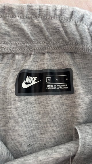 Pantalones Nike Tech Fleece gris