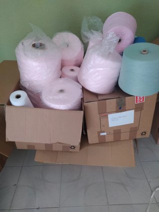 Conos de hilatura nuevos y restos