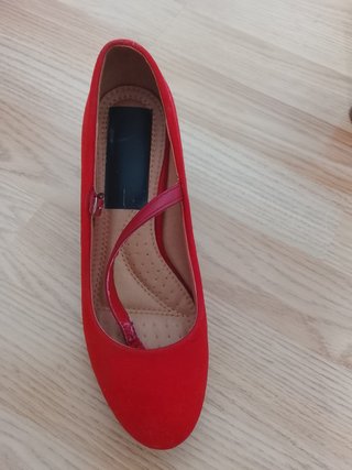 Tacones rojos elegantes mujer