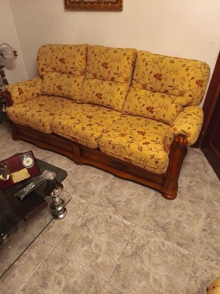 Sofá de tela con detalles de madera Gran calidad