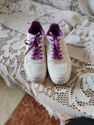 Tenis Zara blancos y morados Talla 38