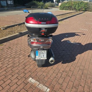 Suzuki Burgman 400 Maxi Scooter