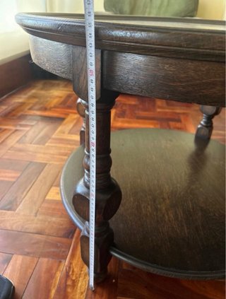 Mesa auxiliar castaño redonda