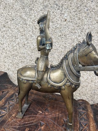 Figura de bronce guerrero hindu