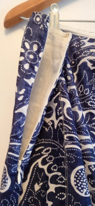 Falda larga estampada azul y blanco