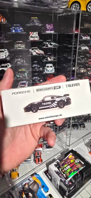 Minichamps Porsche 911 7-Eleven 1:64