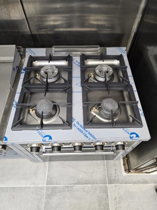 Cocina de 4 fuegos HR