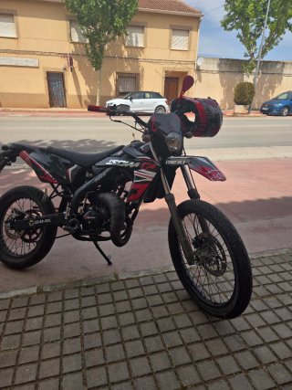RIEJU mrt 50 sm Supermotard Negra/Roja