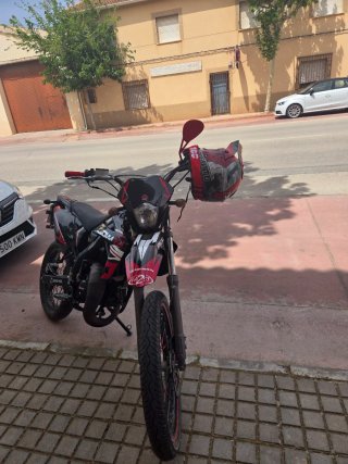 RIEJU mrt 50 sm Supermotard Negra/Roja