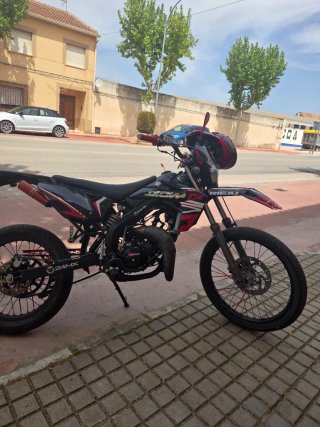 RIEJU mrt 50 sm Supermotard Negra/Roja