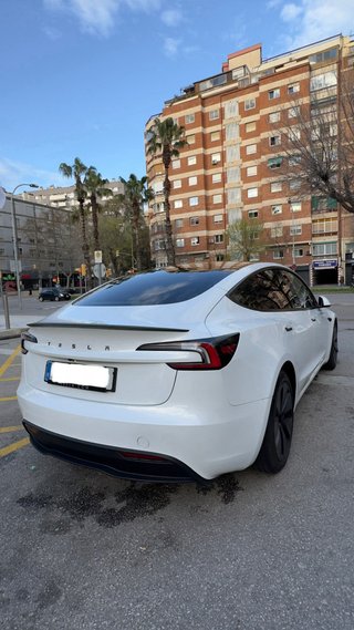 Tesla Model 3 2024