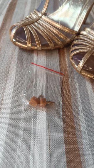 Sandalias doradas tacón
