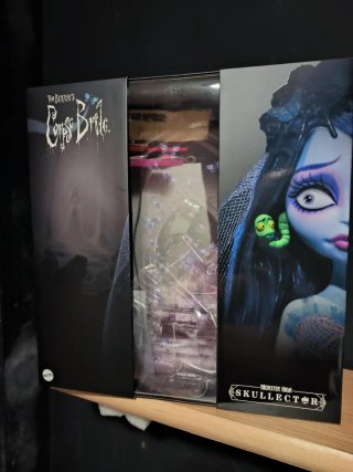 Caja Monster High Tim Burton Novia Cadaver