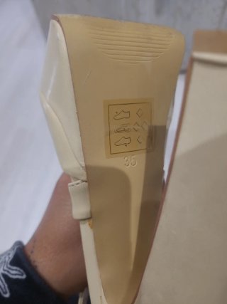 Zapatos de tacón beige