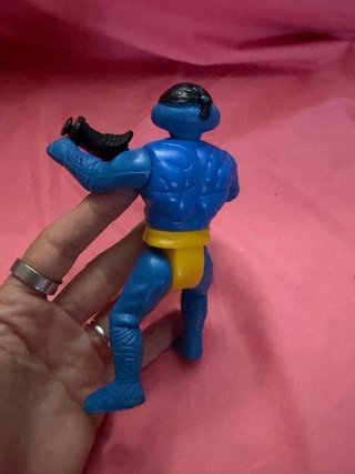 Figura Tortuga Ninja Azul y Amarillo.