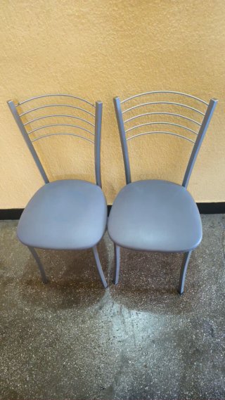 Sillas de comedor metálicas grises
