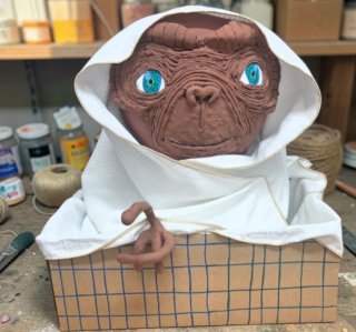 Figura Artesanal E.T. El Extraterrestre con Cesta