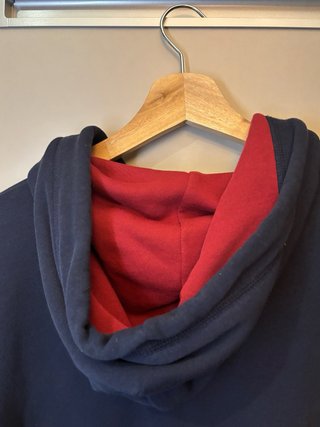 Sudadera GANT con cremallera y capucha