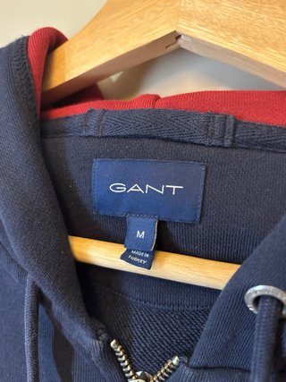 Sudadera GANT con cremallera y capucha