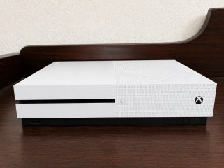 Xbox One Blanca + Juegos y Mando