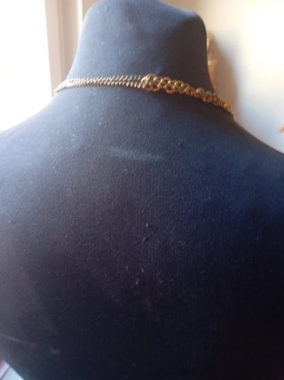 Collana metallo e legno con pendenti rosa