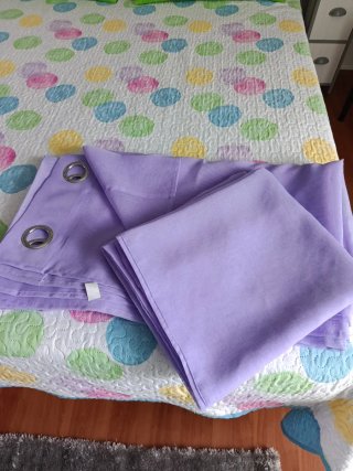 Cortinas moradas con ojales