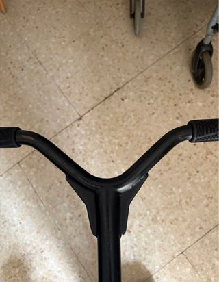 Manillar para patinete negro | 70 cm aprox.