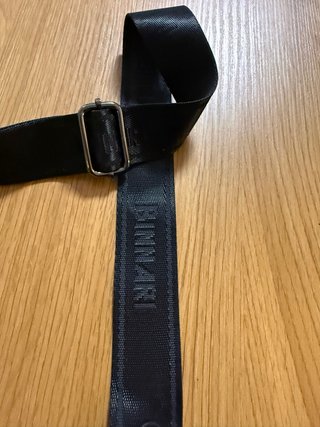 Bolsa crossbody Binnari bege e preta
