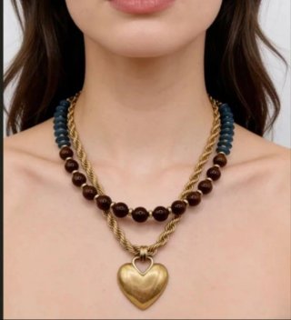 Collar con colgante de amonita plateado