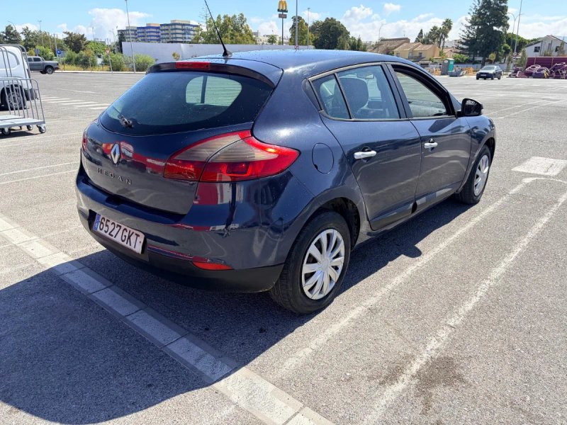 Renault Megane 2010 - foto 1