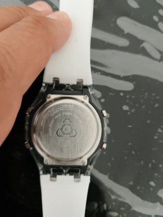 Casio G-Shock trasparente arcobaleno