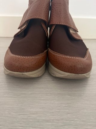 Botines marrones con velcro