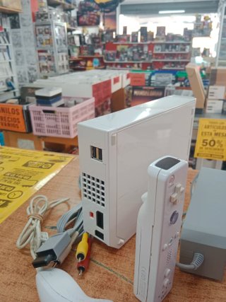 CONSOLA NINTENDO WII CON MANDO NUNCHUCK CABLES